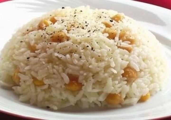 فتة بالخل والتوم